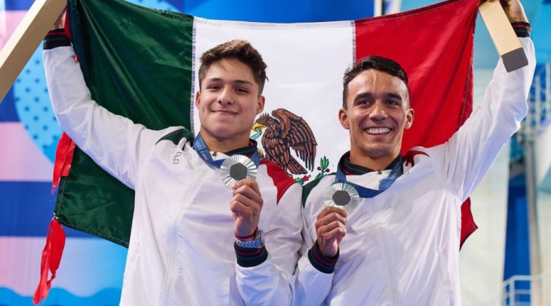 Historica medalla de plata para México en clavados